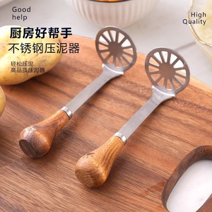 Écrase-pommes en acier inoxydable avec manche en bois, outil de cuisine sûr pour les aliments pour bébés et l'usage domestique - Product Image 1