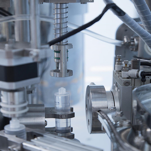 Machine de remplissage et de capsulage de gel liquide électrique automatique pour <span class=keywords><strong>sauce</strong></span>, boisson cosmétique, verre en plastique chimique, moteur inclus - Product Image 5