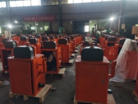 Une petite machine de décorticage et de fraisage de riz domestique pour le décorticage du riz paddy.