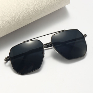 Gafas de Sol de Piloto, Económicas, Modernas, Deportivas, al por Mayor, Clásicas, de Metal para Mujer, Modernas, de Diseñador, Personalizadas para Hombre - Product Image 3