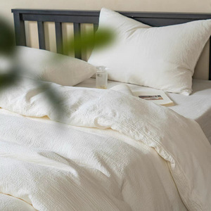 Juego de funda de edredón de satén de cuatro piezas de grado hotelero, ropa de cama de tela blanca pura para el hogar, para comodidad y estilo - Product Image 3