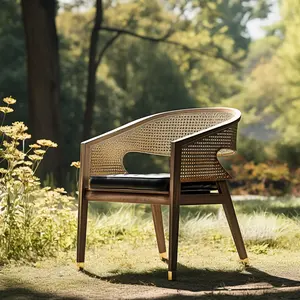 Proveedores al por mayor Muebles de comedor Proyecto de hotel al aire libre Restaurante retro Silla de comedor con brazo tapizado de madera