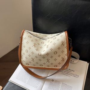 Bolso cruzado vintage de estilo americano con estampado para mujer. Hecho de material PU. Se Puede Usar Como Bolso Pequeño.2842 - Product Image 4