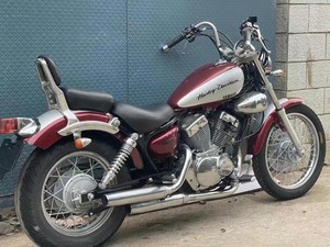 Yamaha <span class=keywords><strong>Virago</strong></span> 250 250cc Cruiser Retrò: Design Classico con Serbatoio a Goccia e Ruote a Raggi - Product Image 3