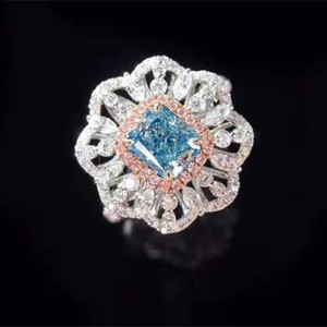 Gioielli Nuziali in Diamanti dell'Arabia Saudita, Doppio Uso, Oro 18k, Diamante Naturale Blu Intenso Fancy AGL <span class=keywords><strong>VS</strong></span> 1.02ct, Collana con Pendente e Anello - Product Image 1