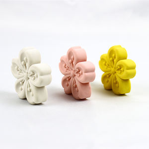 Promosi pabrik khusus penghapus bentuk Sakura 3d karet merah muda penghapus TPR OEM untuk anak-anak - Product Image 4