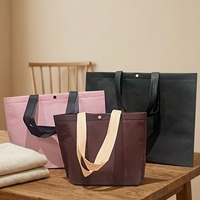 Sac fourre-tout pliable non tissé style influenceur pour magasin de vêtements, avec impression sérigraphiée pour emballage cadeau de vêtements, mode féminine