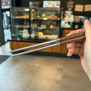 Baguettes en acier inoxydable 316 avec manche en bois de noyer, qualité alimentaire, anti-moisissure, ensemble de couverts ménagers pour la salle à manger - Product Image 3