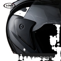 Gros totalement clos léger quatre saisons s'appliquent casque de moto pour débarrasser