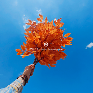 ใบไม้ประดิษฐ์สีส้มสดใส เหมาะสำหรับตกแต่งในฤดูใบไม้ร่วง งานแต่งงาน และงานอีเว้นท์ต่างๆ ใบไม้ร่วงแบบสมจริง - Product Image 4