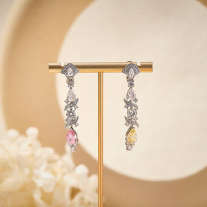 Boucles d'oreilles en laiton <span class=keywords><strong>color</strong></span>é de style long incrustées de zircon luxueux anti-allergique et respectueux de la peau accessoires de cadeaux de fête pour filles - Product Image 1