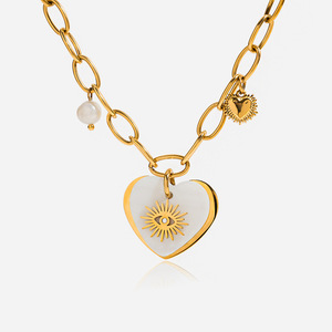 Collar con Colgante de Corazón, Chapado en Oro de 18K, Perla de Agua Dulce con Diamantes Blancos, Colgantes Temáticos para Uso Diario - Product Image 1