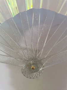 Éventail Réfléchissant Irisé de 33Cm, Large Ventilateur à Main en Plastique Nervure PVC pour Rave Party - Product Image 4