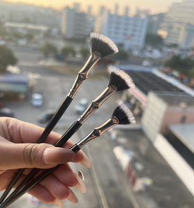 Pennello a ventaglio OEM Mini Angel per la pulizia delle extension ciglia, pennello piatto piegato per mascara e extension ciglia - Product Image 3