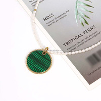 Collier pendentif en acier inoxydable plaqué or 18 carats avec perle d'eau douce ronde verte pour femme
