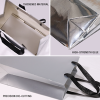 Sac à provisions en carton argenté de luxe pour magasin de détail de vêtements Sacs en papier avec logo personnalisé et poignée de ruban imprimé avec logos