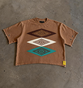 Camiseta de hombre Tianan Clothing con diseño personalizado, estilo vintage lavado, estampado desgastado, de corte holgado y pesado, estilo urbano. - Product Image 2