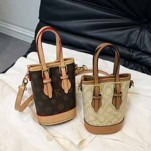 Sac fourre-tout décontracté en PU géométrique haut de gamme pour femme, avec fermeture magnétique et bandoulière amovible, modèle 4501. - Product Image 1