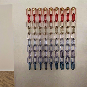 Sculpture murale en résine à maillons ovales, dégradé moderne ambre rouge bleu, décoration intérieure - Product Image 1