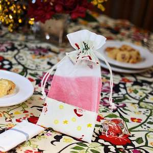 Petite pochette en organza de coton avec cordon de serrage pour emballage cadeau, décoration de fête de Noël, décoration de fête de Noël - Product Image 1