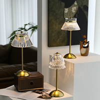 Lampe de table en cristal à piles, ambiance chaleureuse, en résine, pour chambre à coucher, restaurant, avec cordon de charge USB rétro en métal LED de haute qualité