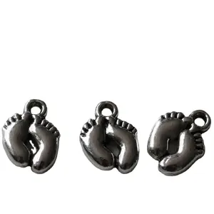 Sıcak satış 100 adet sevimli küçük bebek ayak Charms kolye takı yapımı için bulgular DIY zanaat
