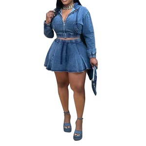 Nouvel ensemble décontracté pour femme : haut court à capuche à manches longues et jupe courte - Ensemble 2 pièces en jean délavé tendance - Product Image 5