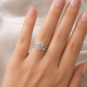 Élégant ensemble de bagues de couple à six griffes en zircon couleur argent pour mariage et fiançailles - Product Image 2