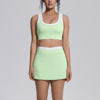 Sportbeha en rok set met kleurblokken, nylon en spandex, mouwloos, cropped top, hoge taille, tennisrok, workout outfit, tweedelig