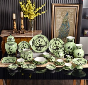 Collection de <span class=keywords><strong>vaisselle</strong></span> en porcelaine florale marron de luxe en gros, service de table <span class=keywords><strong>complet</strong></span> en céramique avec bordure dorée, style européen - Product Image 3