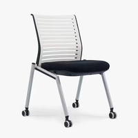 Chaise de bureau de style traditionnel avec structure métallique et dossier rembourré, chaise en tissu pour salle de conférence