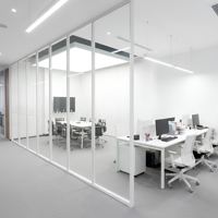 Cloison modulaire en verre et aluminium de 100 mm : Installation rapide pour bureaux, écoles et hôpitaux |   Insonorisant