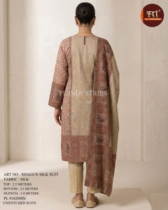 Ensemble Kurta/Kurti non cousu de qualité supérieure pour femmes, design ethnique, séchage rapide, moderne, idéal pour les fêtes - Product Image 5