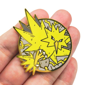 Chx Pokemoned Badges en métal émaillé de haute qualité de 5-6 cm, Pokémon Koraidon Miraidon Groudon, pour la décoration de sacs à dos et de vêtements - Product Image 2