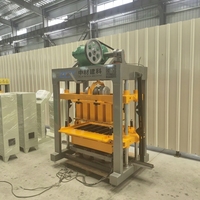 Machine à briques semi-automatique hydraulique polyvalente QTJ4-40A avec réglage rapide du moule, fonctionnant comme unité centrale pour ligne de production de mini-briques