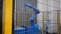 Robot de Soldadura Yaskawa AR1440 para Acero, Automatización de Soldadura de Vigas en H e I con Plataforma de Piso Larga y Estructura de Pórtico