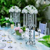 Support de fleurs artificielles en métal de fer centres de table en cristal de candélabre d'or pour la décoration de table de mariage