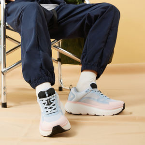 Zapatillas Urbanas Ligeras AKIII CLASSIC con Tacón de 5.5cm para un Estilo de Vida Urbano Cómodo y Unisex - Product Image 4