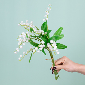 Bouquet de lys artificiels Gardenia et muguets blancs en plastique et soie pour mariage et décoration intérieure - Product Image 3