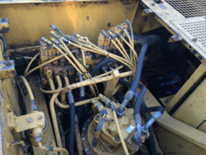 รถขุด325BL หนอนผีเสื้อแบบใช้แล้ว2019 1.6เมตรปั๊มมอเตอร์กระปุกเกียร์ & เครื่องยนต์รวม90% สภาพใหม่ - Product Image 5