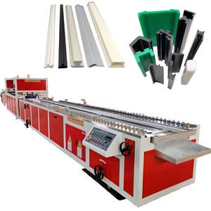 Ligne de production d'extrusion de profilés en plastique en forme de U <span class=keywords><strong>pour</strong></span> profilés en UPVC, <span class=keywords><strong>polycarbonate</strong></span>, ABS, PP, HDPE, LDPE, UHMWPE et PVC - Product Image 1