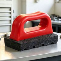Bloc de tampon à récurer robuste rouge avec poignée ergonomique, éponge ponce pour le nettoyage des joints, des carreaux, des cuisinières, des éviers et des salles de bain