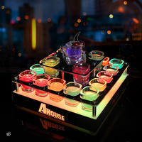 Maßgefertigtes, wiederaufladbares, doppelstöckiges RGB-Quadrat-Acryl-Schnapsglas-Serviertablett mit LED-VIP-Becherhalter für Bar, Club, Restaurant, Party