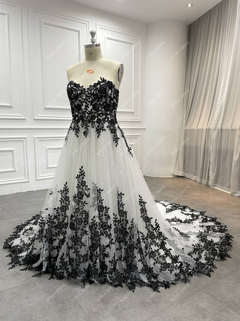 Classic Black White Bride Gown: Sweetheart Sleeveless A-Line Plus Size Wedding Dress with Appliques & Chapel Train Classic Black White Bride Gown: Sweetheart Sleeveless A-Line Plus Size Wedding Dress with Appliques & Chapel Train