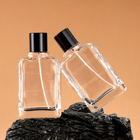 Bouteille d'huile essentielle en verre bouclé de forme de luxe vide au design unique Bouteille d'eau parfumée avec couvercle noir
