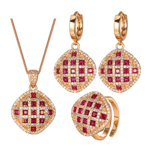 Juego de Anillo, Collar y Aretes Geométricos Cuadrados con Circonitas Rojas y Micropavé, Chapado en Oro sobre Cobre, Estilo Minimalista y Ecológico, para Boda - Product Image 1