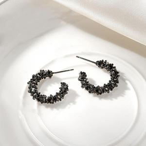 Boucles d'oreilles créoles plaquées or Bohemia avec perles d'imitation, bijoux de fête pour femmes, boucles d'oreilles en alliage - Product Image 4