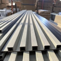 Panneau de mur Wpc cannelé de revêtement composite imperméable en plastique en bois d'intérieur Offre Spéciale