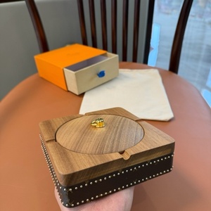 Cenicero de Madera de Nogal sin Humo, Forma Cuadrada, Estilo Americano, Tamaño Grande para Sala de Estar, Hecho en Guangdong, China - Product Image 3