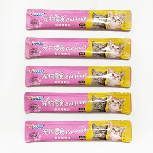 Vente d'usine 15g de bâtonnets de nourriture humide pour chat en gros chat pour animaux de compagnie chatons collations 3 saveurs délicieuses bandes de chat